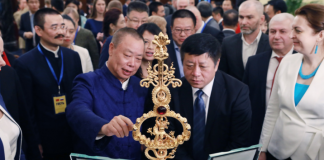高人出手震惊俄罗斯,中华唐密传人金珂玄雷上师在俄中文化经贸论坛上拿遍俄国文化最高大奖