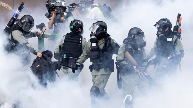 美国之音:校园浴血,警民对峙,香港理大陷人道危机?