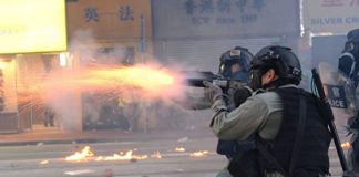 新唐人:中共四中全會結束後 港警獲“免責牌” 隨即暴力明顯升級 實施“超限戰” “以暴製亂”等