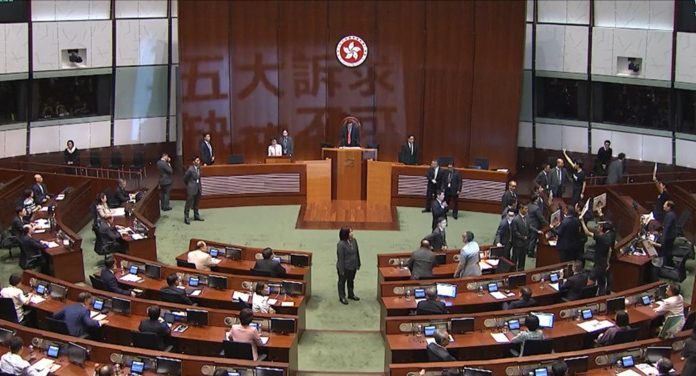 郭宝胜:香港、新疆人权法案连扇习近平耳光,但这只纸老虎为何不敢终止中美贸易谈判?