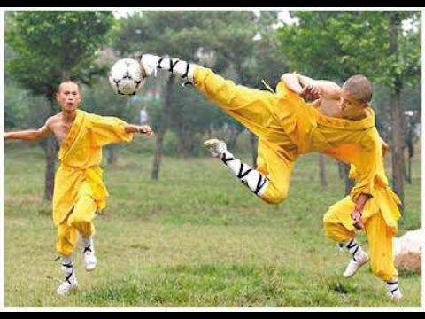 林林七:国足再现少林金刚腿,踢球不行踢人是专业
