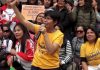 新唐人:香港印尼籍作家尤麗撰寫港人抗議文章 遭港警拘押和遣返