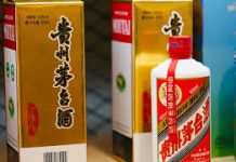 华尔街网报:先抓茅台老板袁仁国,再无偿划转570亿解救贵州政府债务危机,茅台又要完蛋了