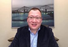 全军:中国经济模式正在崩塌,中国人快要生不起娃了,请带娃离开