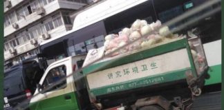 五色峰:武汉用垃圾车拉食品激起民愤引发冲突!