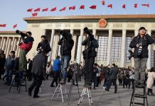中国新闻:上海学者公开信十问中央;中国有何根据诠释新闻自由