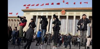 中国新闻:上海学者公开信十问中央;中国有何根据诠释新闻自由