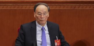 华尔街网报:王岐山曾出人意料对记者说:中国是否欠世界一个道歉?赵立坚赔笑脸要与美国和好,习近平授意?