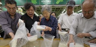 财经冷眼:红头文件让党员干部囤粮,粮油店被封,李克强紧急应对粮荒,再不囤粮就晚了!
