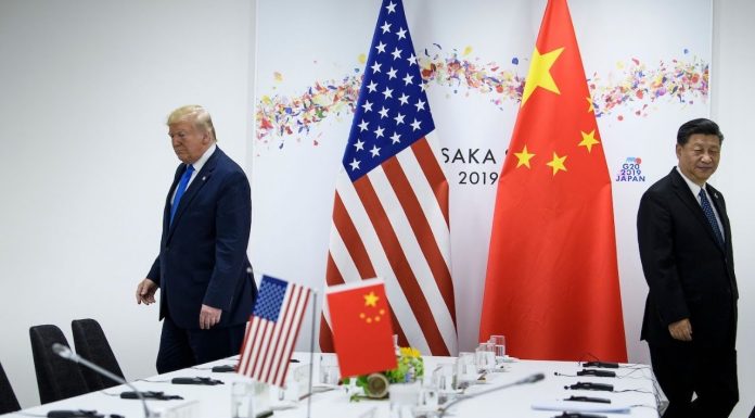 明镜火拍:川普下令管控推特等媒體平台;人民币贬值,香港金融地位不保