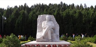 苏小和:有人要挖习近平的祖坟,其父习仲勋墓地戒备森严