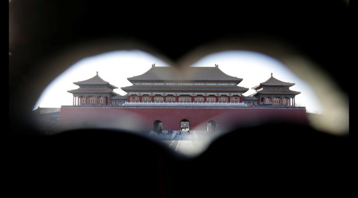 陈破空:中共军报炒作明朝“夺门之变”,暗示一旦太上皇政变,军队应顾全大局按兵不动,保持中立!