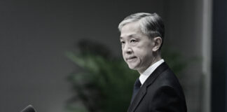 新高地:习近平内外交困,中共外交部发言人汪文斌怒批美国民主制度