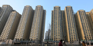 中国房价跌跌不休,自媒体又成“背锅侠”