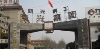 习近平抓完将军又抓院士