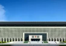 正定县委大楼比白宫面积大七十六倍