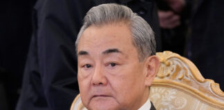 王毅还在对伊朗说,别怕有我在!